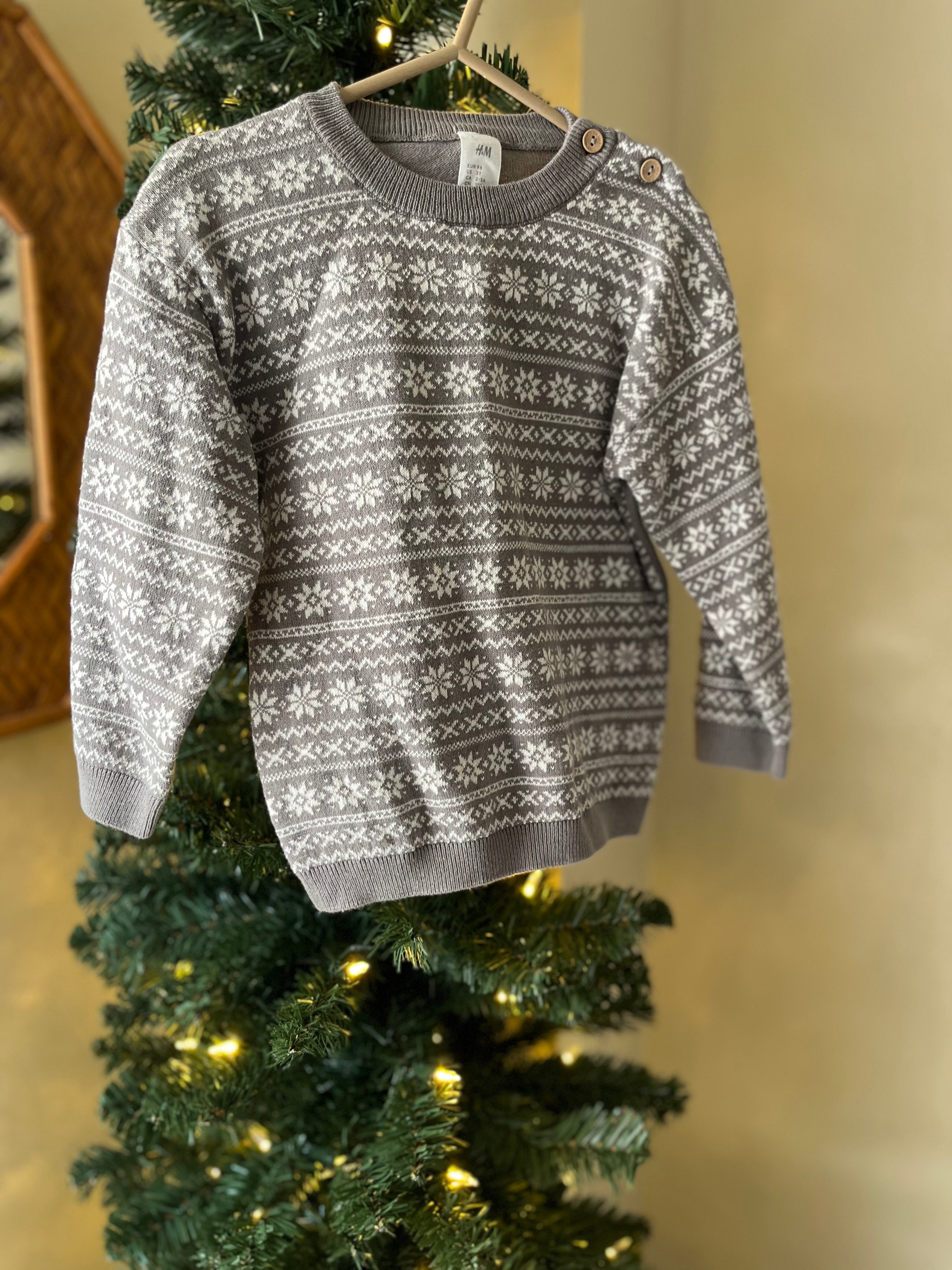H&M || Snowflake Sweater in light grey || 3Y