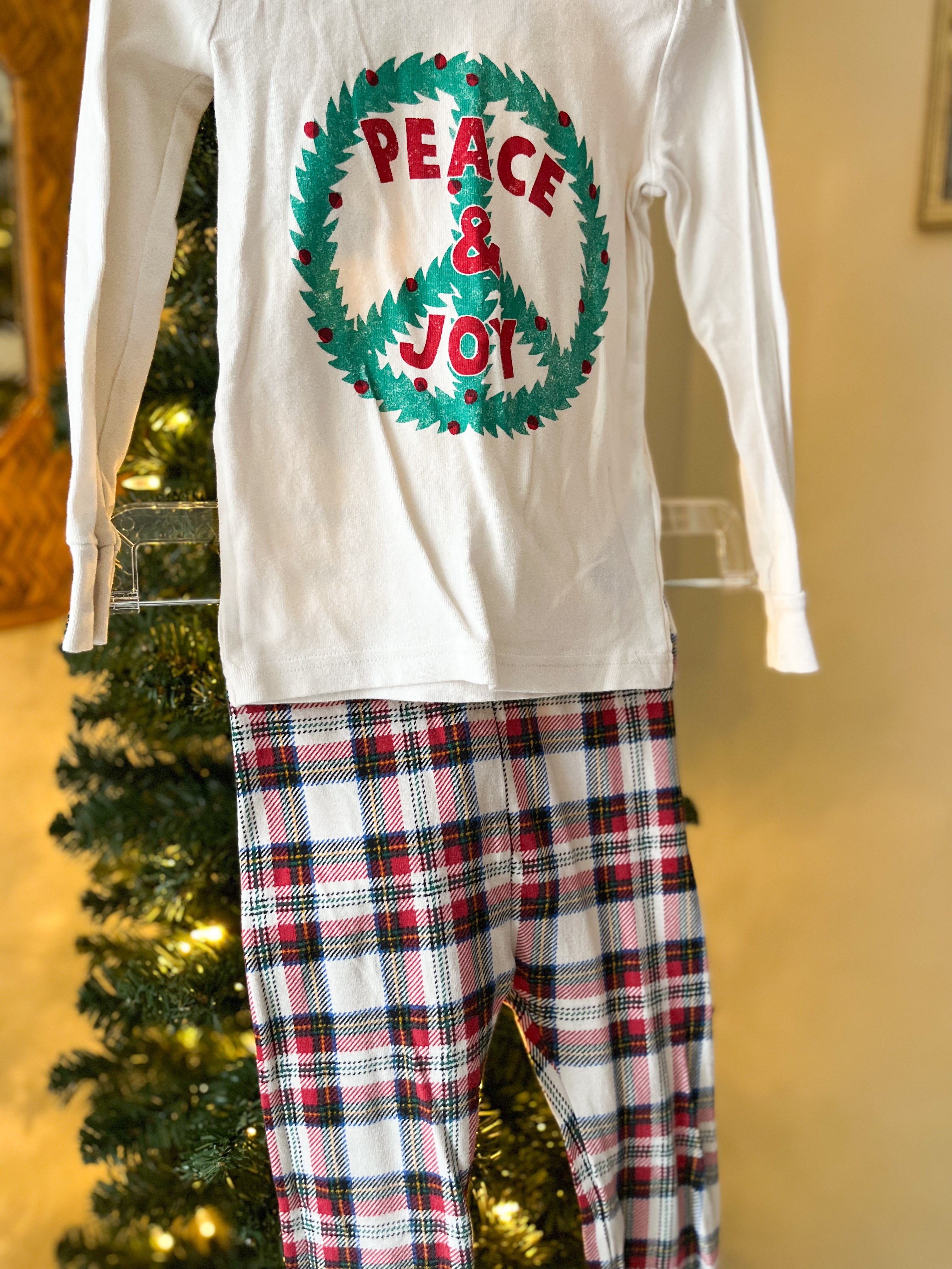 Old Navy || Peace and Joy Pjs || 5Y