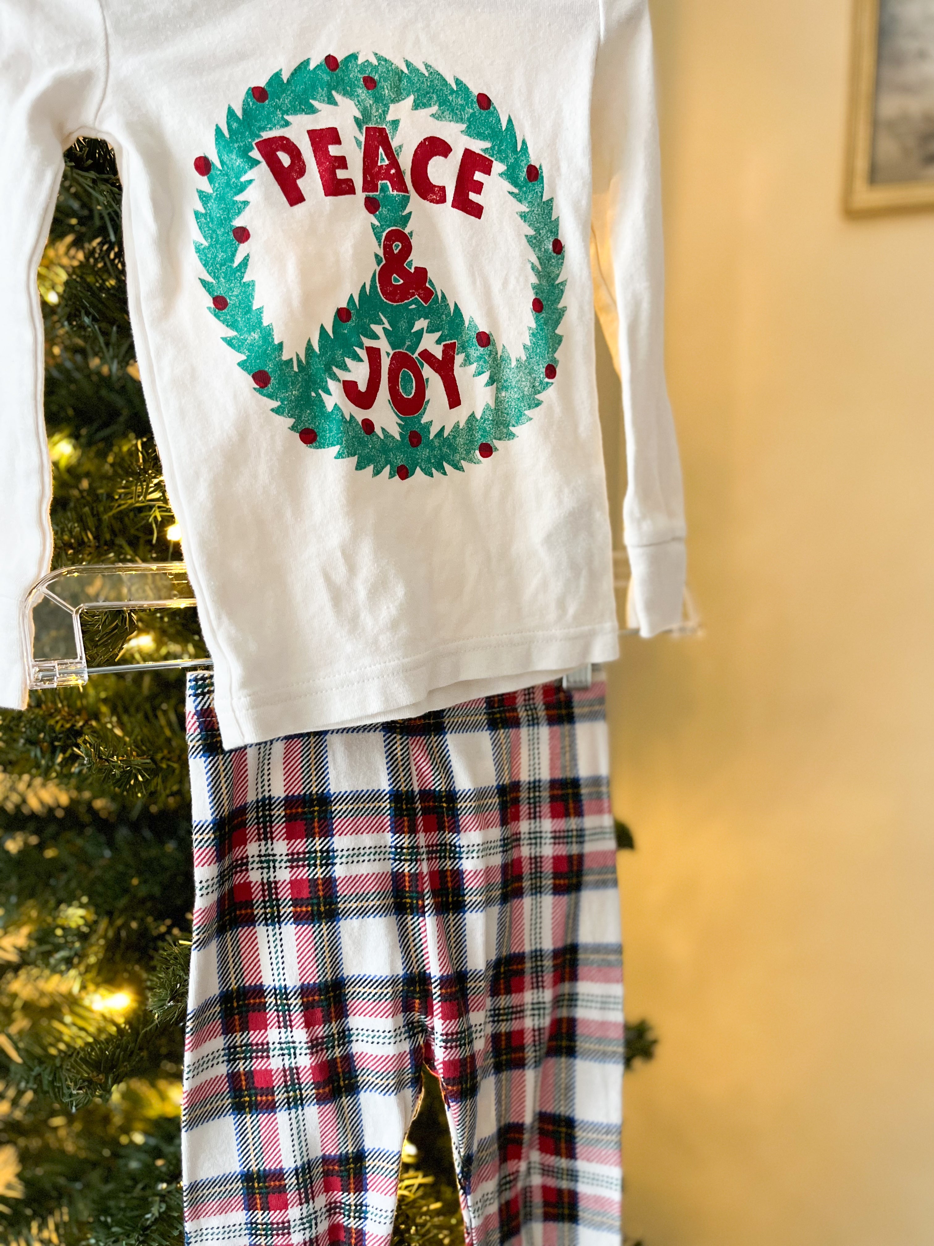 Old Navy || Peace and Joy Pjs || 3T