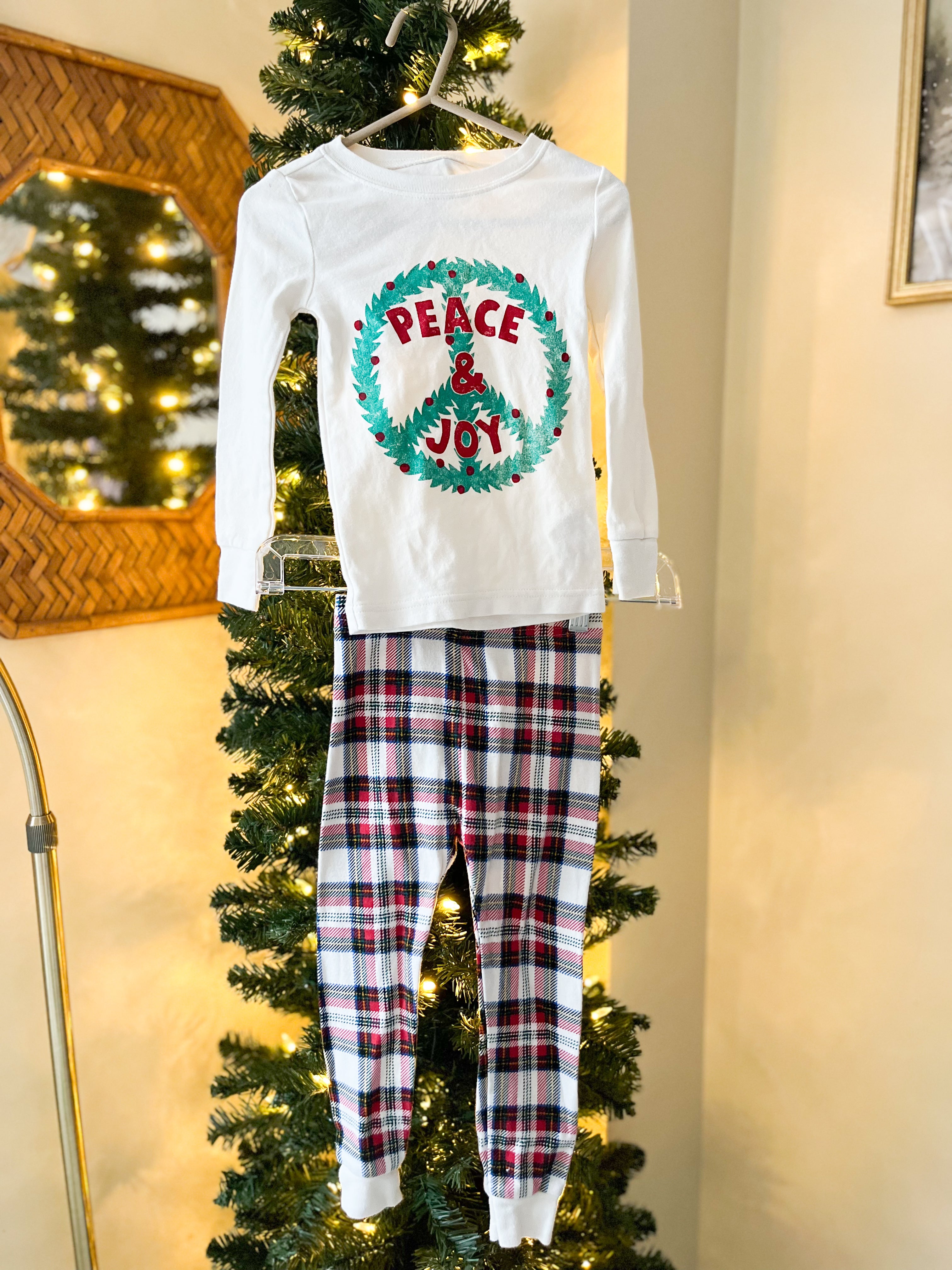 Old Navy || Peace and Joy Pjs || 3T