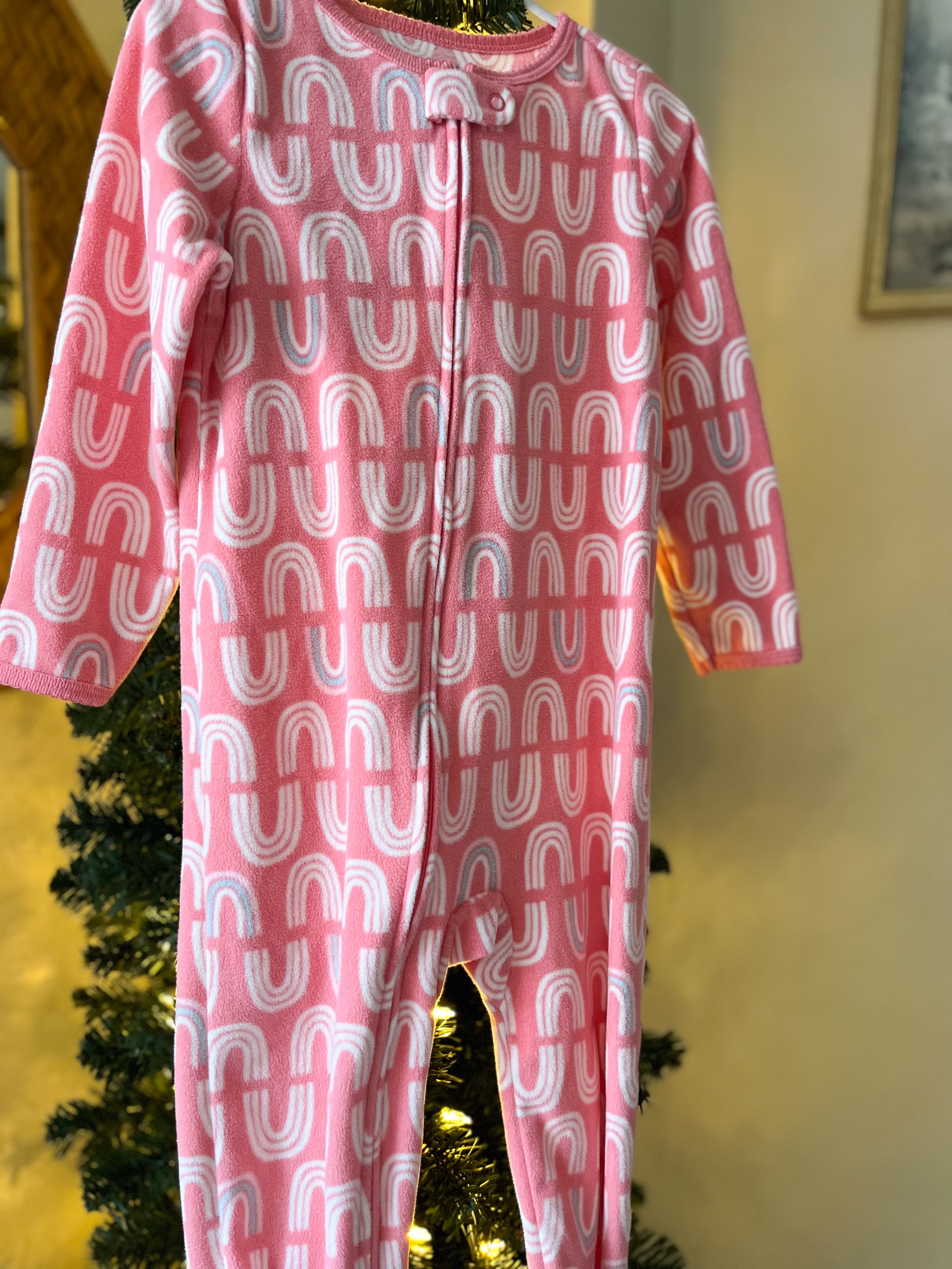 Carters || Rainbow’s and Unicorn’s Pjs || 3T